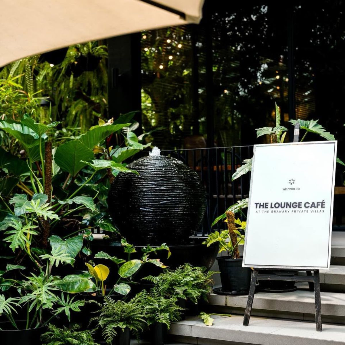 The Lounge Cafe